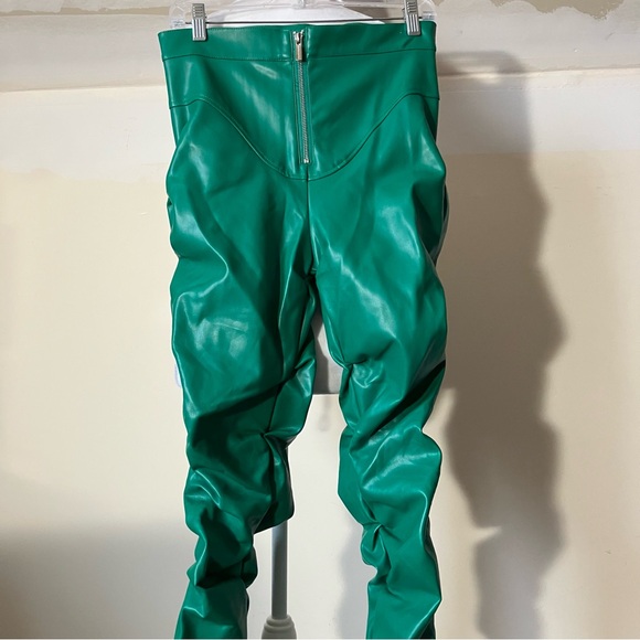 Maniere De Voir Vibrant Emerald Green Tacked Vegan Leather Flared Trousers US 6 - Picture 12 of 15